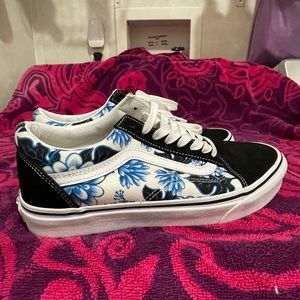 Vans Old Skool skaters women’s size 9.5 men’s size 8